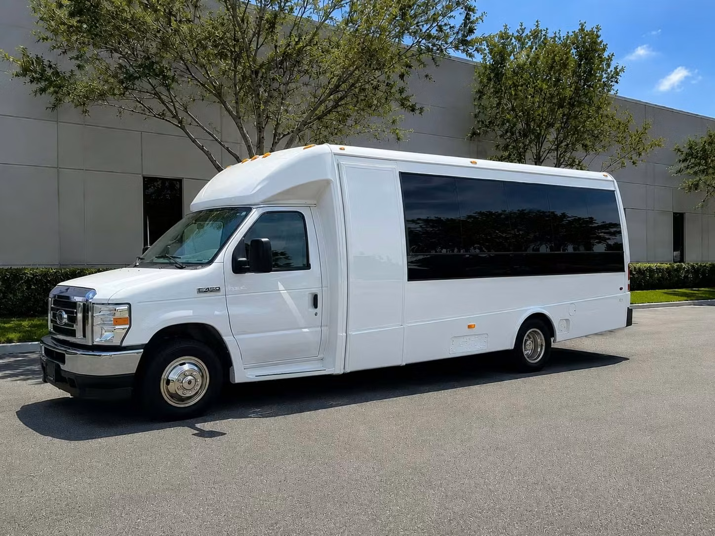 atwater 15 passenger minibus rental