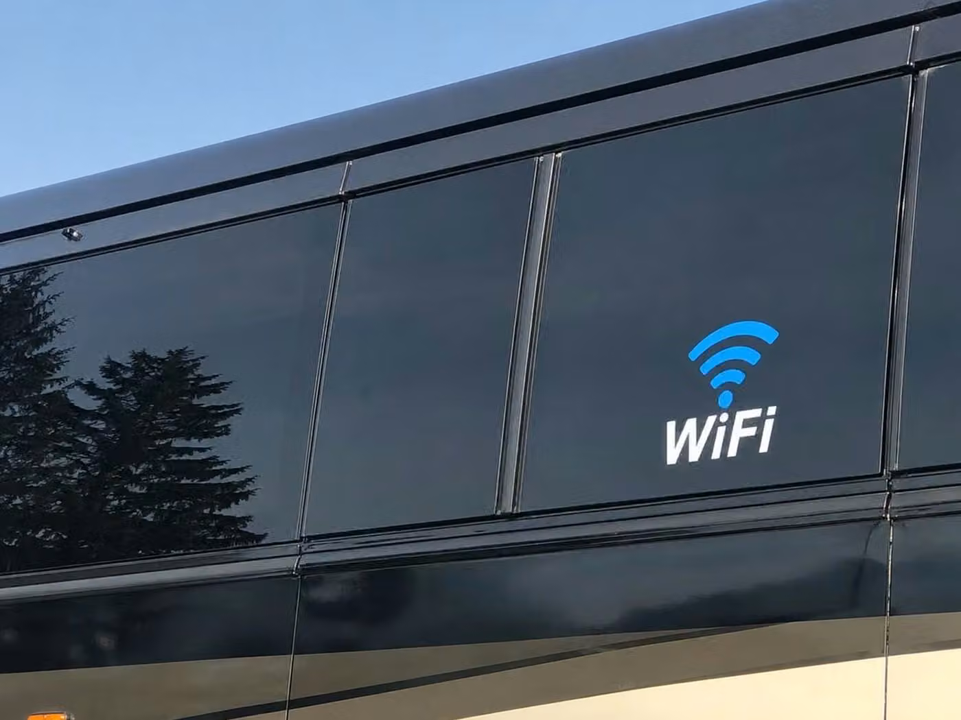 atwater 15 passenger minibus wifi