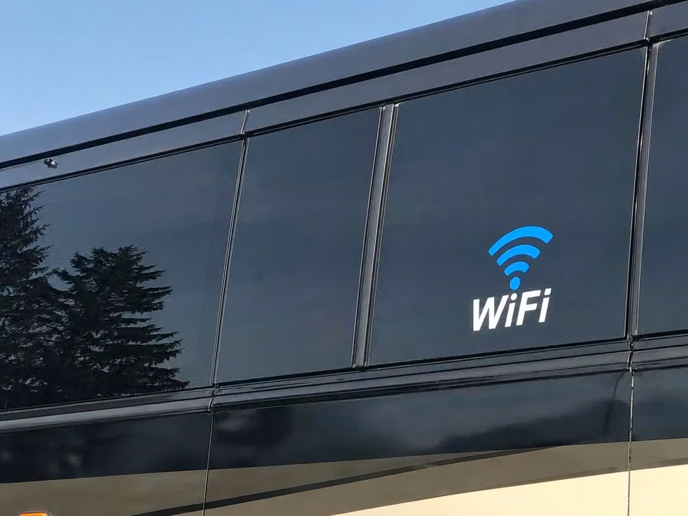 atwater 18 passenger minibus wifi