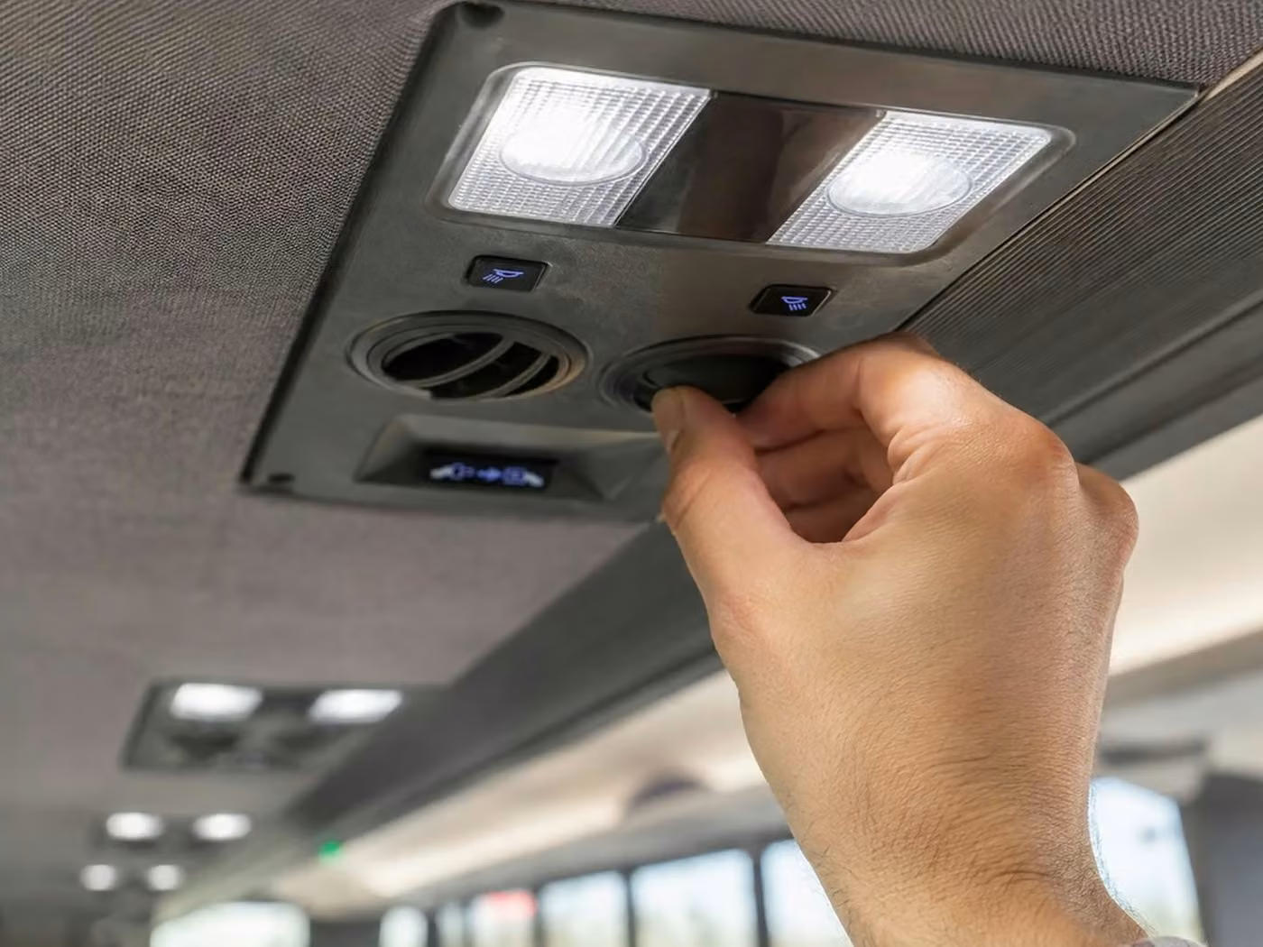 atwater 20 passenger minibus air conditioning