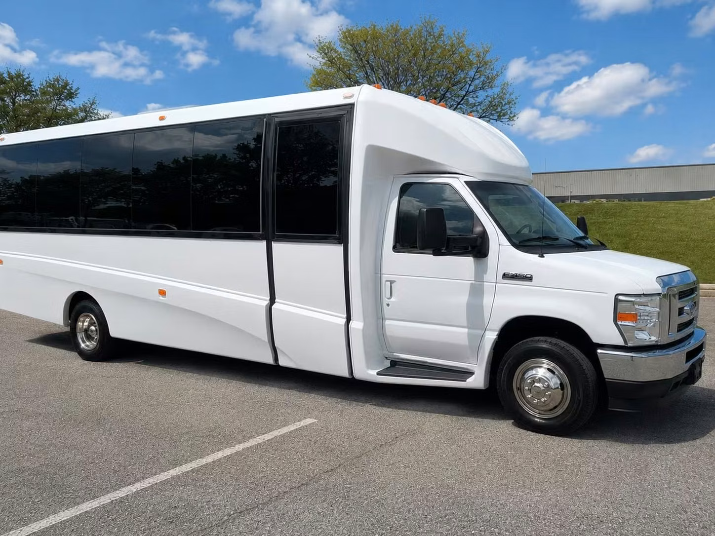 atwater 20 passenger minibus rental