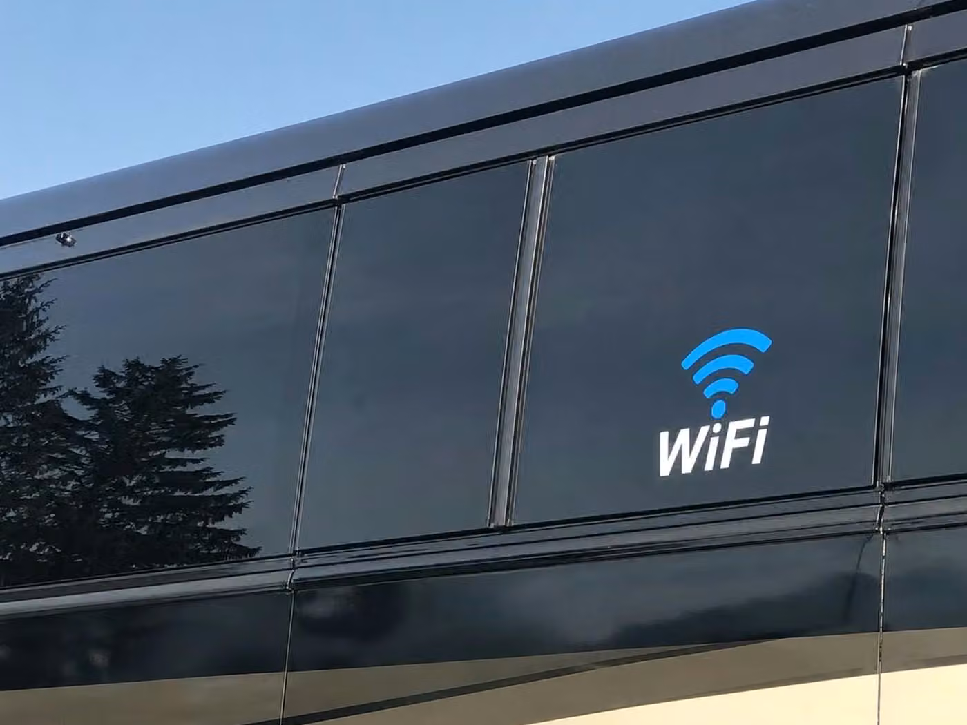 atwater 25 passenger minibus wifi